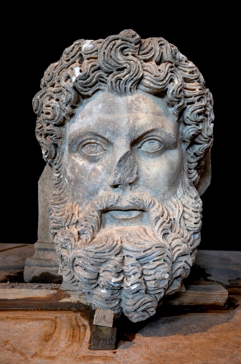 Kültür ve Turizm Bakanlığı, Aydın'daki Aphrodisias Antik Kenti'nde, mimari bir konsol ya da...