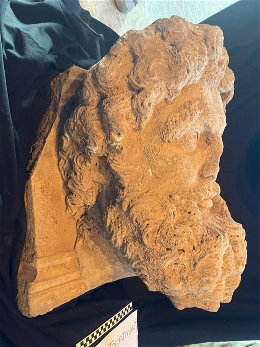 Kültür ve Turizm Bakanlığı, Aydın'daki Aphrodisias Antik Kenti'nde, mimari bir konsol ya da...