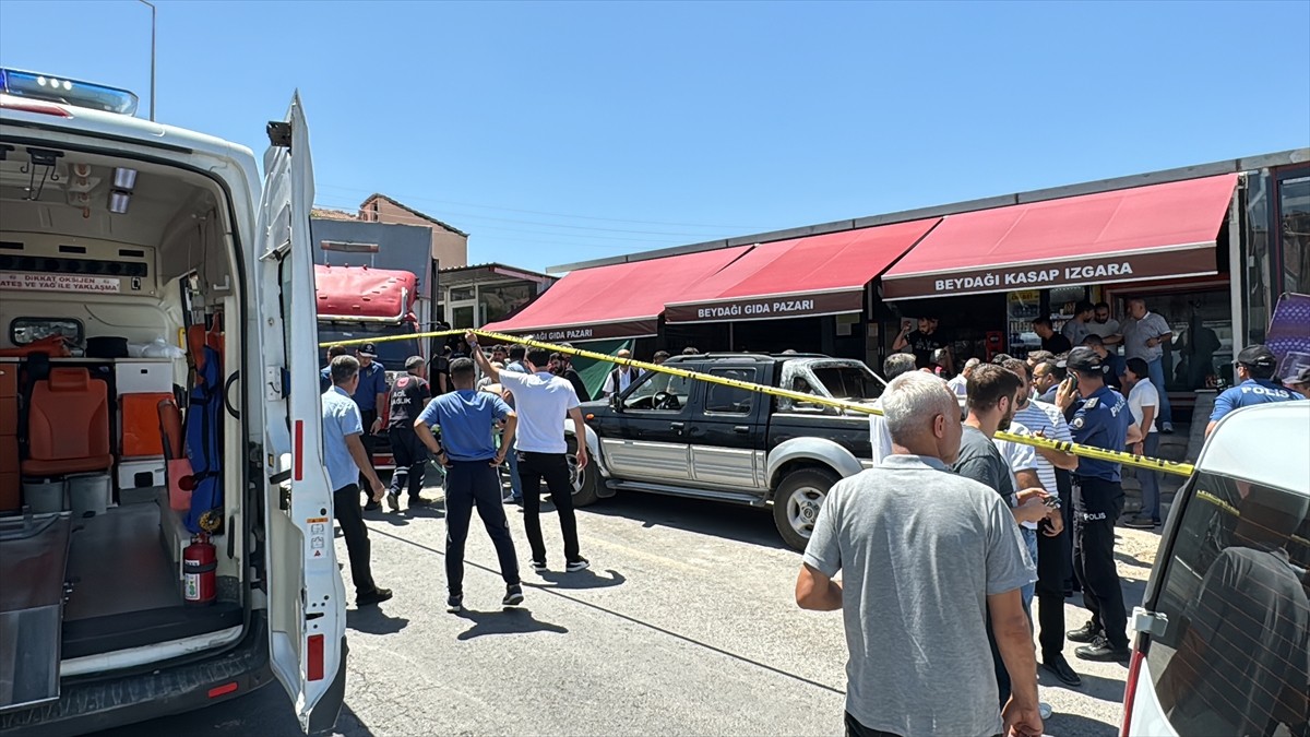 Malatya'da akrabalar arasında çıkan silahlı kavgada 3'ü ağır 5 kişi yaralandı. Polis ekipleri...