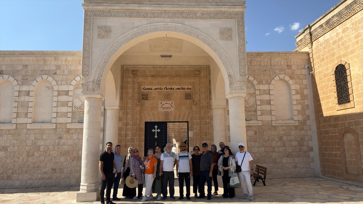 Mardin'de Gençlik ve Spor Bakanlığına bağlı yurtlarda misafir edilen emekliler kentin tarihi ve...