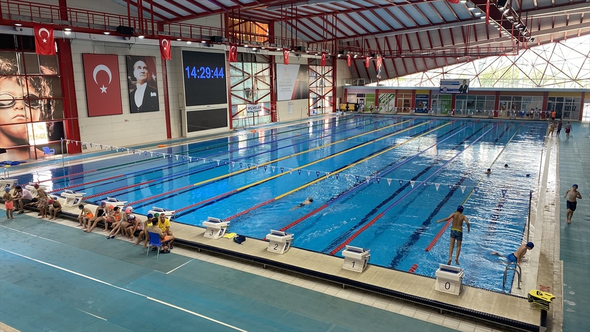 Mersin'de 2013'teki Akdeniz Oyunları öncesi inşa edilen olimpik yüzme havuzu, 11 yılda 263 bin...