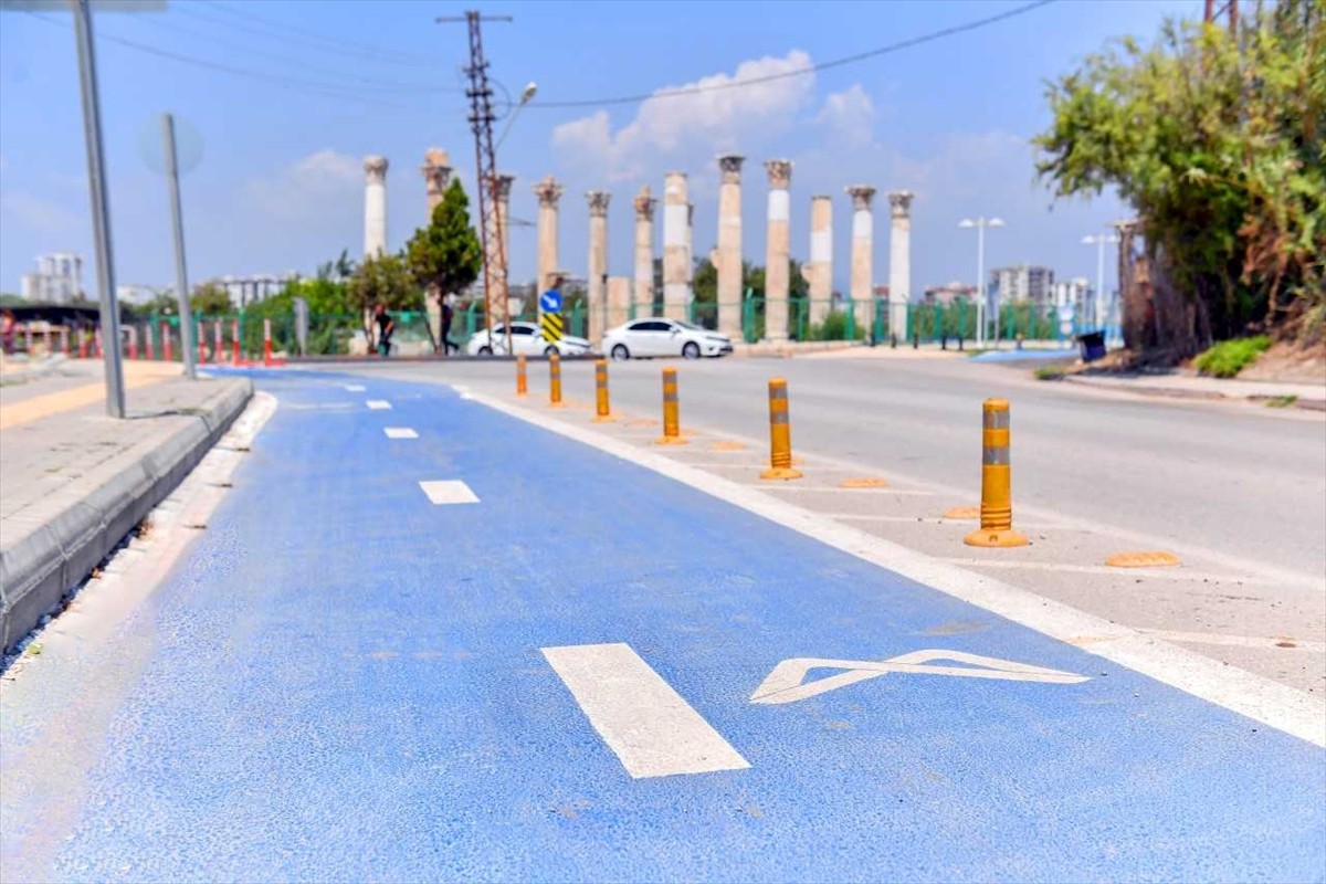 Mersin'de merkez dört ilçeyi birbirine bağlayan bisiklet yolu ağı 150 kilometreye...