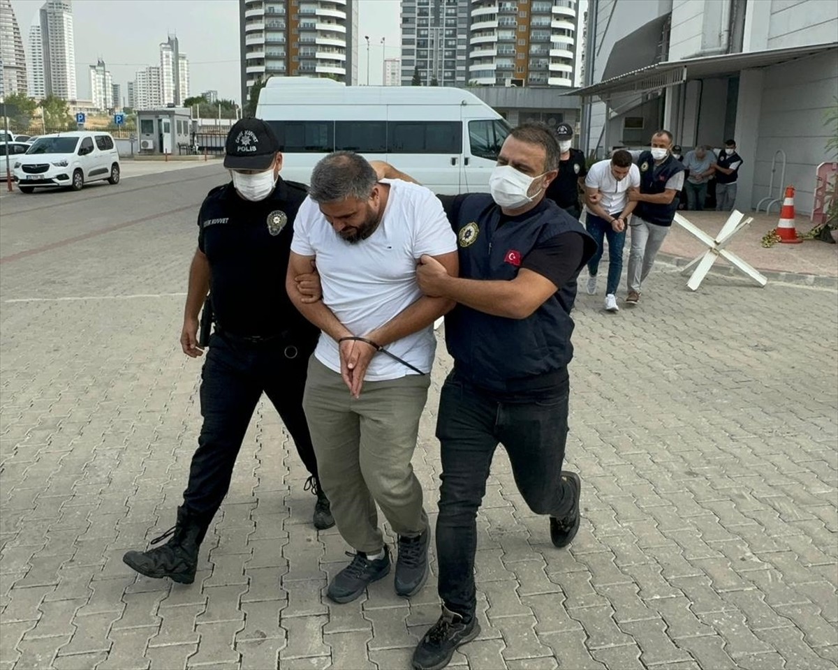 Mersin'de terör örgütü DEAŞ'a yönelik düzenlenen "Gürz-1" operasyonunda gözaltına alınan 9...