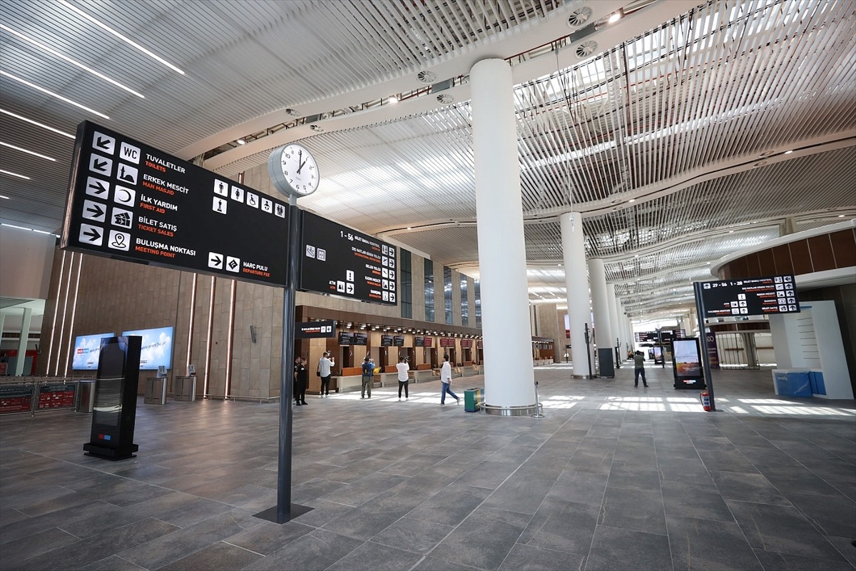 Mersin'de yapılan Çukurova Uluslararası Havalimanı'nın resmi açılışının, 10 Ağustos'ta...