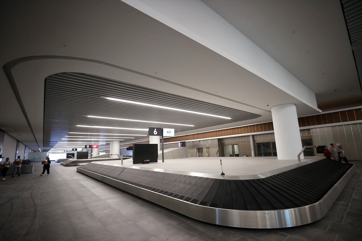 Mersin'de yapılan Çukurova Uluslararası Havalimanı'nın resmi açılışının, 10 Ağustos'ta...