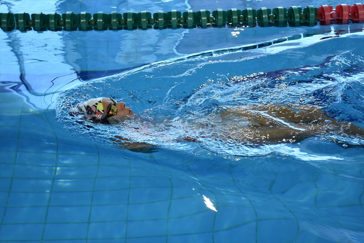 Milli para yüzücü 21 yaşındaki Sevilay Öztürk, Paris 2024 Paralimpik Oyunları'nda kazanmayı...