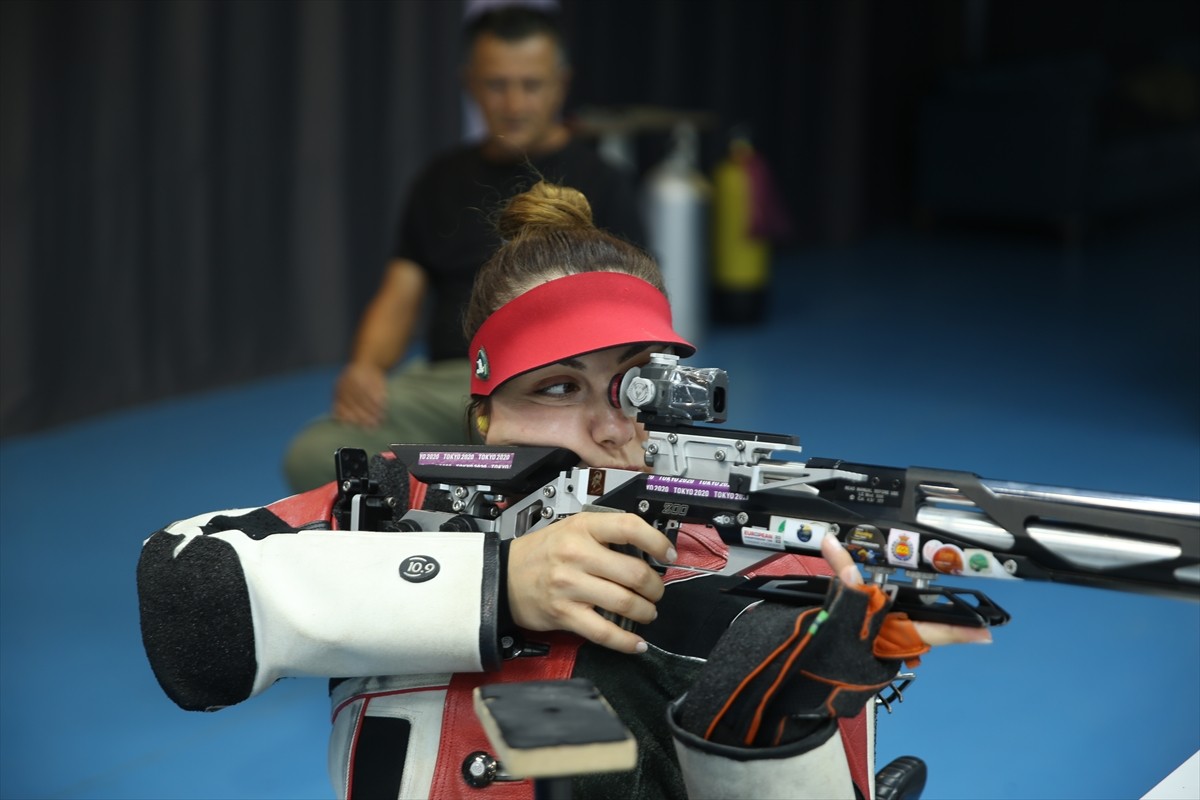 Milli paralimpik atıcı Çağla Baş, Paris 2024 Paralimpik Oyunları'ndan madalyayla dönmeyi...