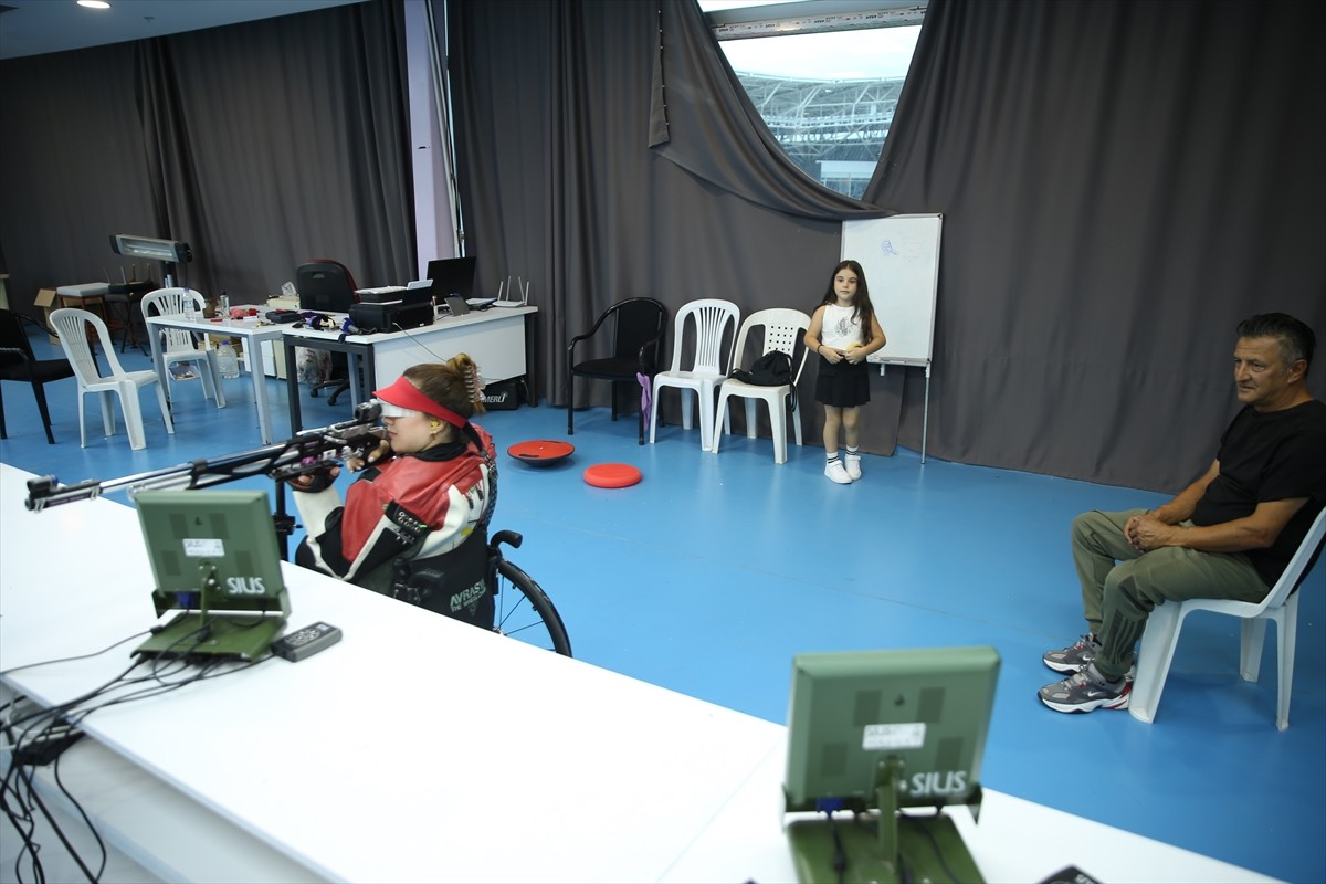 Milli paralimpik atıcı Çağla Baş, Paris 2024 Paralimpik Oyunları'ndan madalyayla dönmeyi...