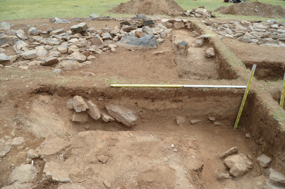 Moğolistan Kültür ve Sanat Üniversitesi ile İstanbul Üniversitesi işbirliğinde konar göçerlerin...