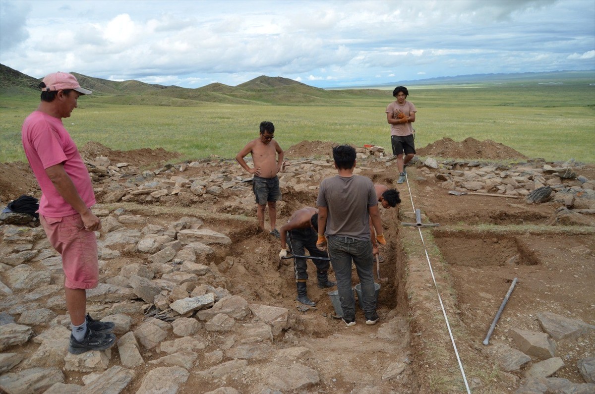 Moğolistan Kültür ve Sanat Üniversitesi ile İstanbul Üniversitesi işbirliğinde konar göçerlerin...