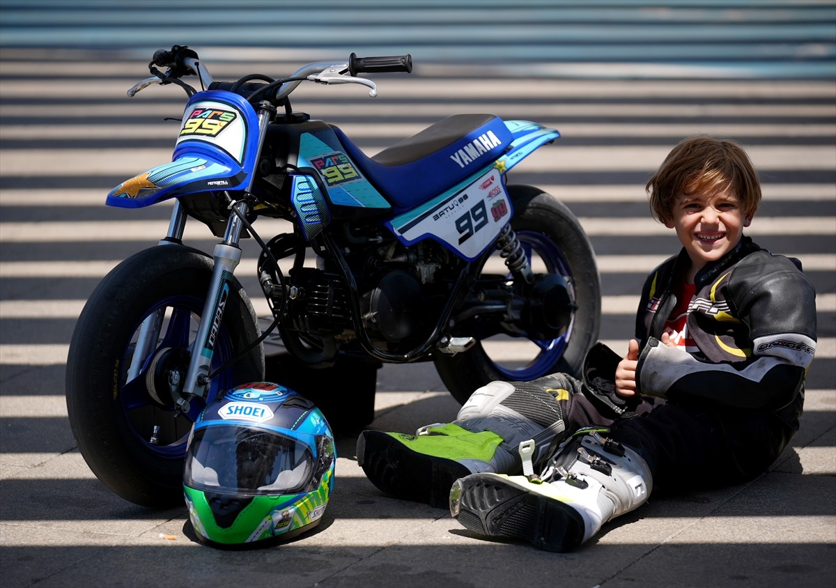 Motosiklet üzerinde henüz 5 yaşında 2 kupa ve bir madalya kazanan Atlas Pars Pehlivan, milli...