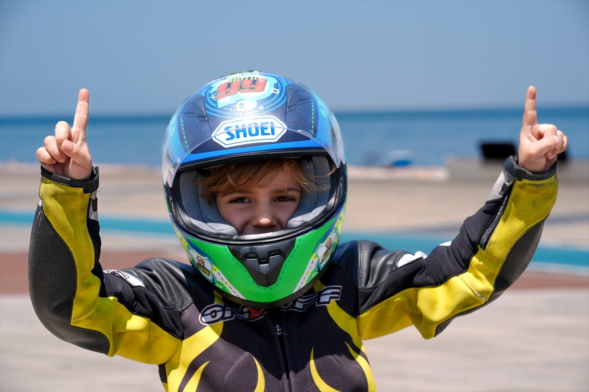 Motosiklet üzerinde henüz 5 yaşında 2 kupa ve bir madalya kazanan Atlas Pars Pehlivan, milli...