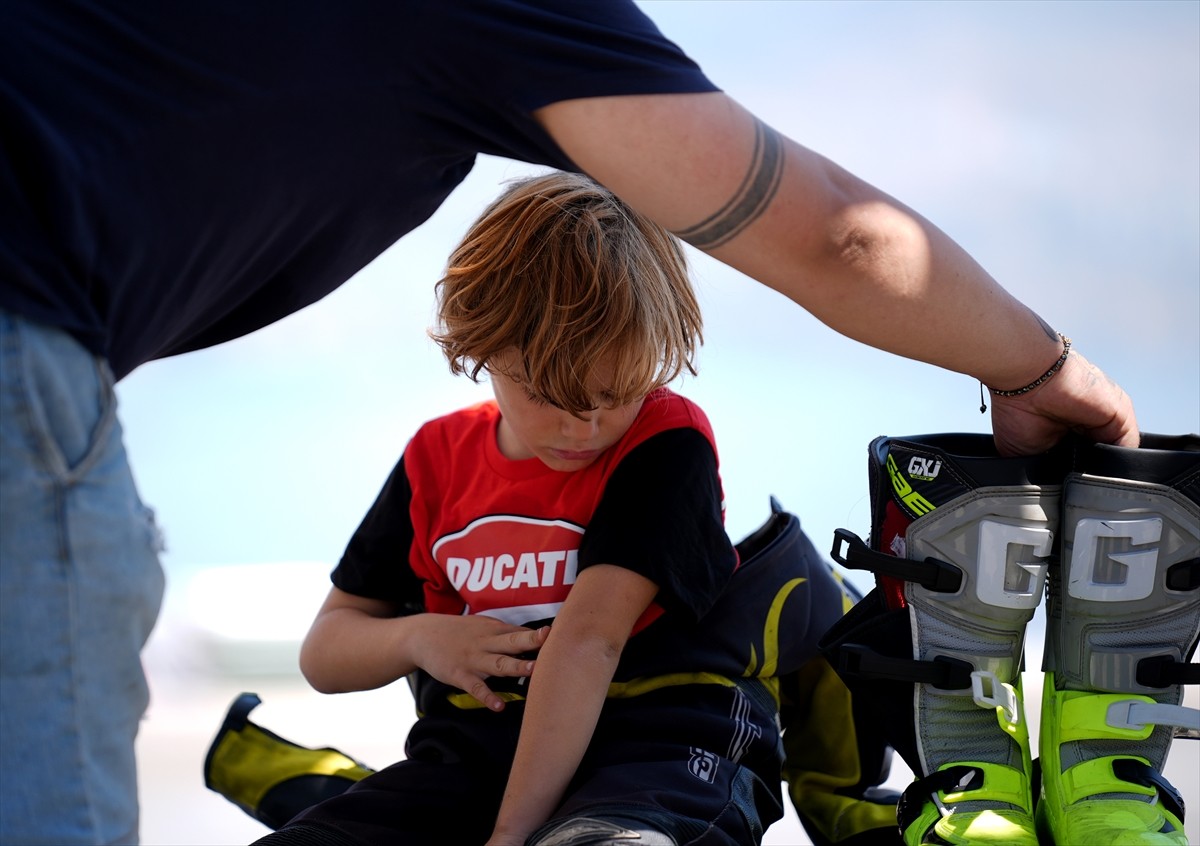 Motosiklet üzerinde henüz 5 yaşında 2 kupa ve bir madalya kazanan Atlas Pars Pehlivan, milli...