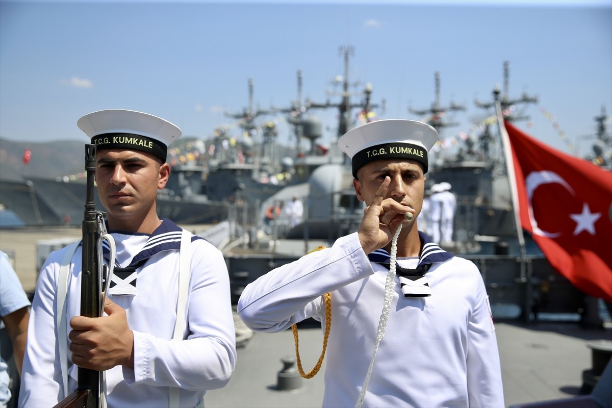 Muğla'nın Marmaris ilçesindeki Aksaz Deniz Üssü'nde, TCG Kuşadası ve TCG Kumkale gemilerinin Katar...