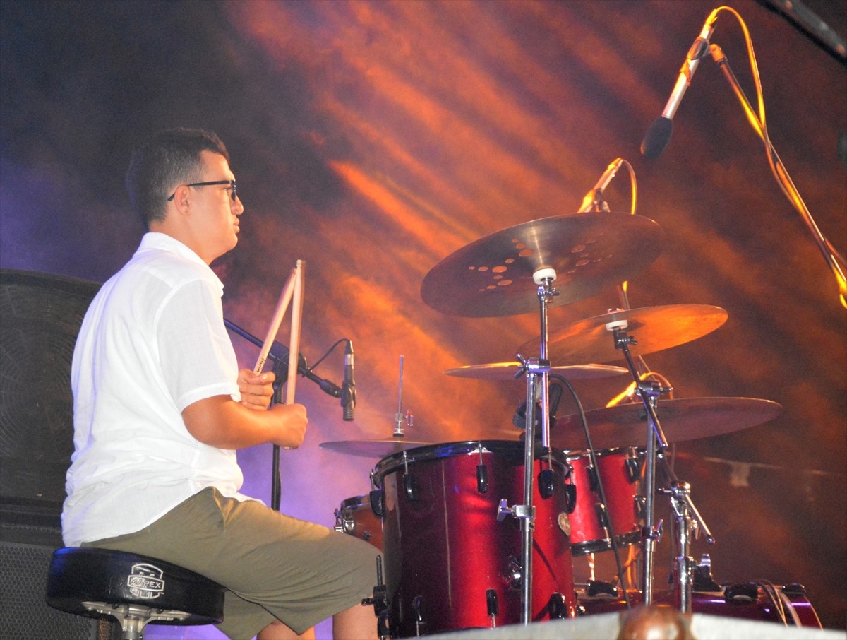 Muğla'nın Ortaca ilçesinde 27. Tarım, Çevre ve Turizm Festivali etkinlikleri kapsamında sahne alan...