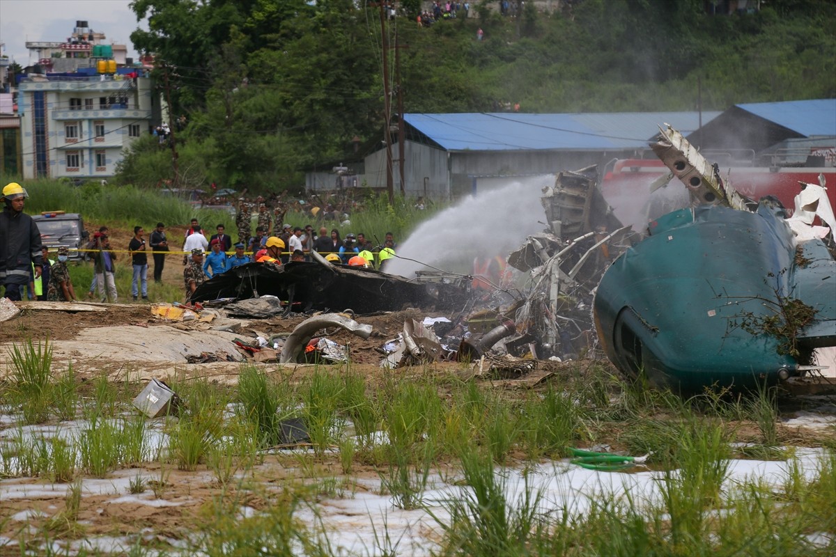 Nepal'in başkenti Katmandu'daki Tribhuvan Uluslararası Havalimanı'nda 19 kişiyi taşıyan bir uçak...