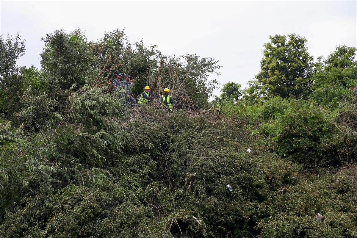Nepal'in başkenti Katmandu'daki Tribhuvan Uluslararası Havalimanı'nda 19 kişiyi taşıyan bir uçak...