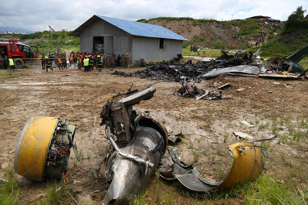 Nepal'in başkenti Katmandu'daki Tribhuvan Uluslararası Havalimanı'nda 19 kişiyi taşıyan bir uçak...