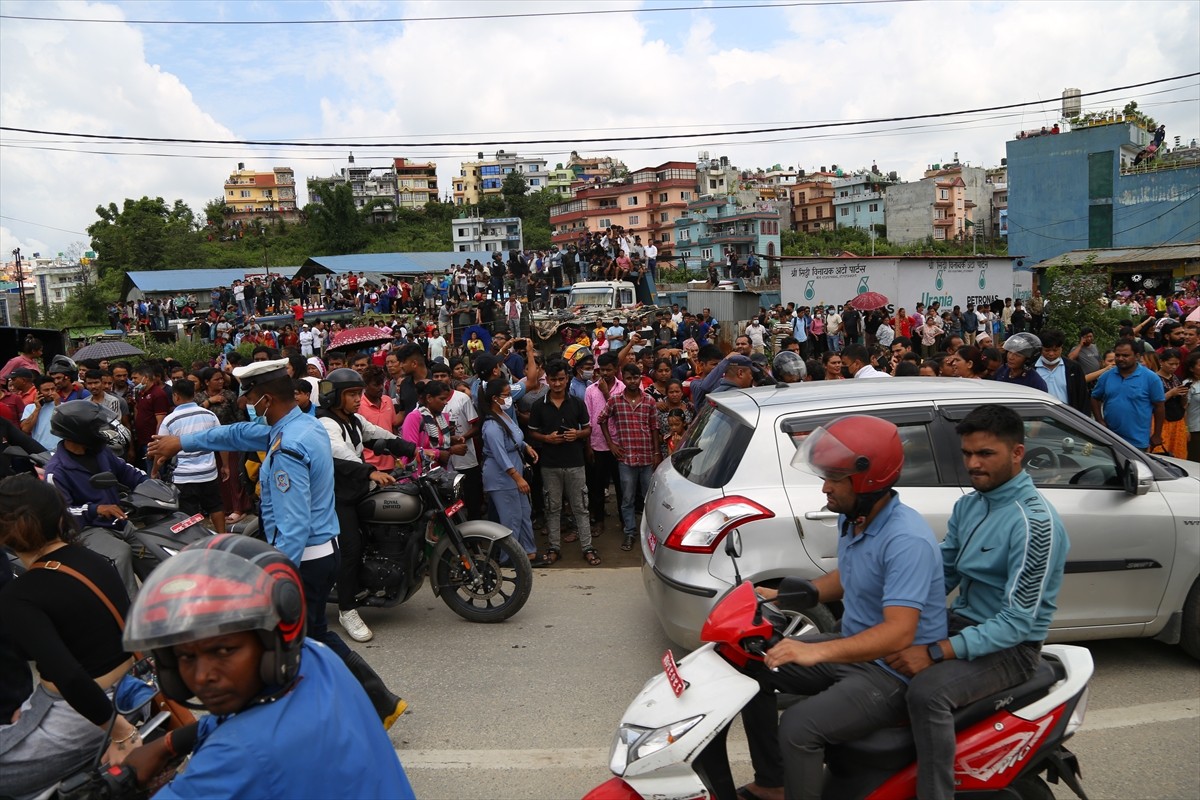 Nepal'in başkenti Katmandu'daki Tribhuvan Uluslararası Havalimanı'nda 19 kişiyi taşıyan bir uçak...