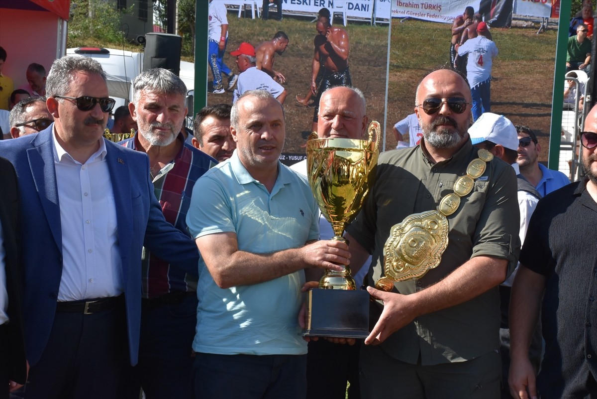 Ordu'da, 916'ncı Aybastı Perşembe Yaylası Ordulu Mustafa Pehlivan Yağlı Güreş ve Kültür...