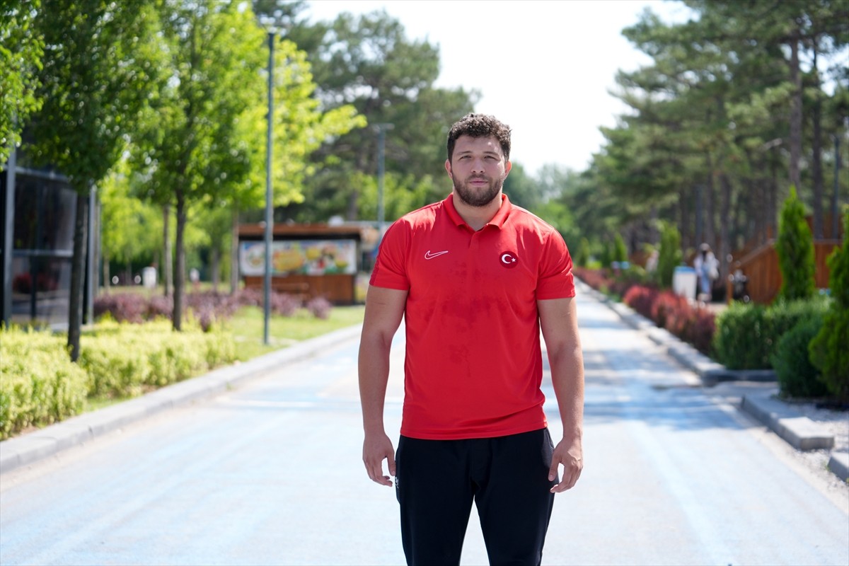 Paris 2024 Olimpiyat Oyunları'nda grekoromen stilde Türkiye'yi temsil edecek Hamza Bakır, AA...