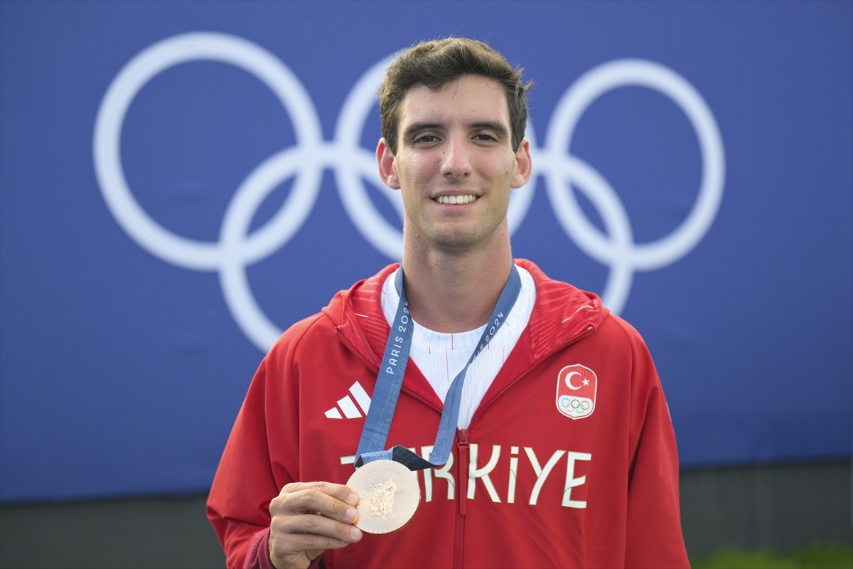 Paris 2024 Olimpiyat Oyunları'nda üçüncü olan Mete Gazoz (solda), Muhammed Abdullah Yıldırmış...