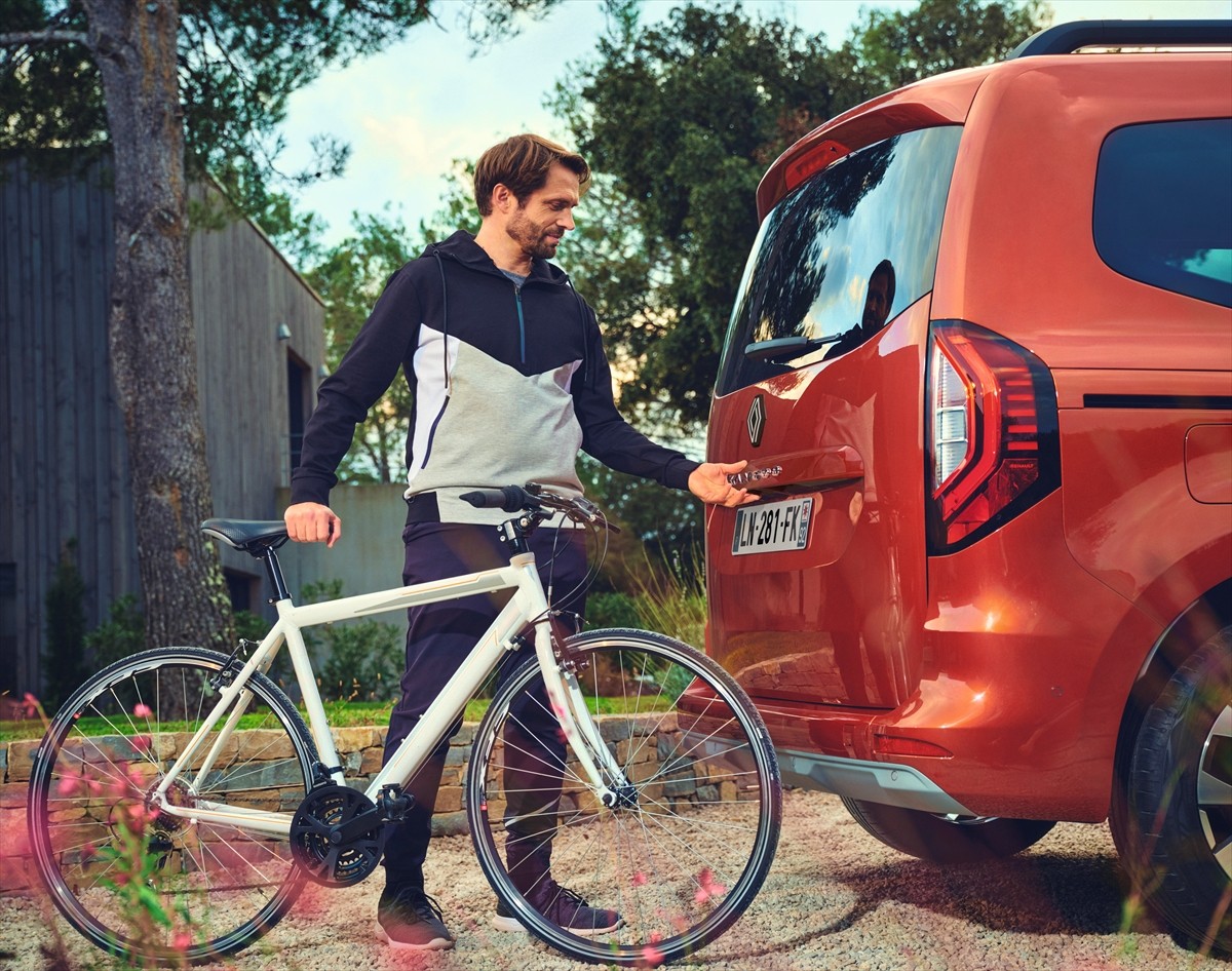 Renault ticari ailesinin yeni üyesi Renault Kangoo Multix satışa sunuldu.