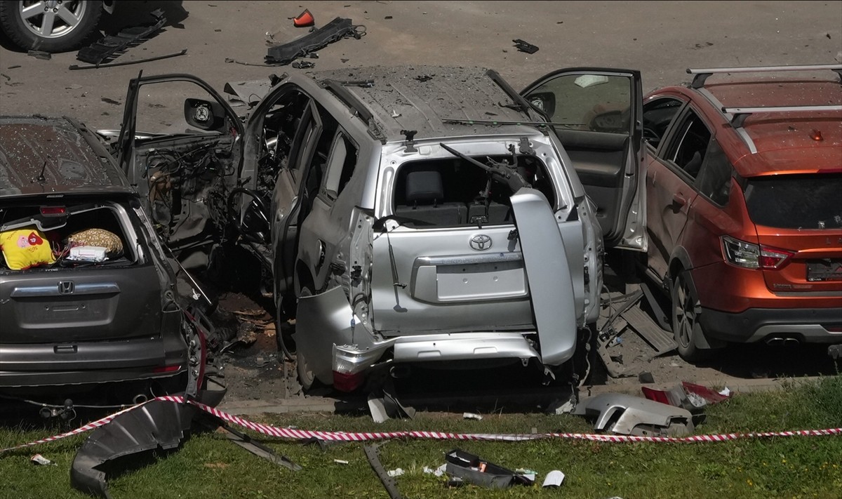 Rusya’nın başkenti Moskova’da park halindeki otomobilde meydana gelen patlamada bir Rus askeri...