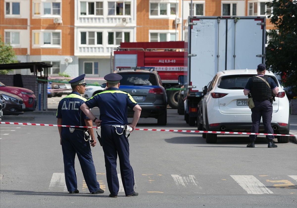 Rusya’nın başkenti Moskova’da park halindeki otomobilde meydana gelen patlamada bir Rus askeri...