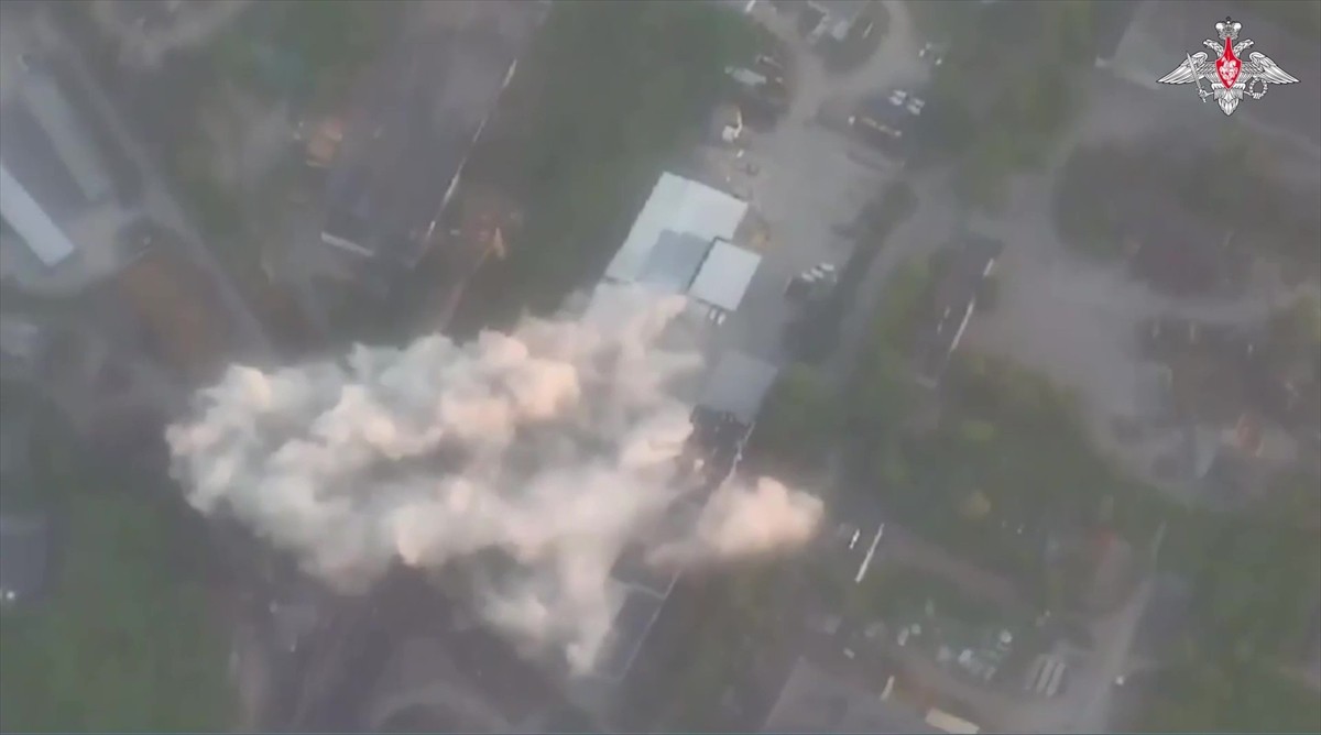 Rusya Savunma Bakanlığı, Ukrayna’nın Harkiv bölgesinde aralarında 40 yabancı eğitmenin bulunduğu...