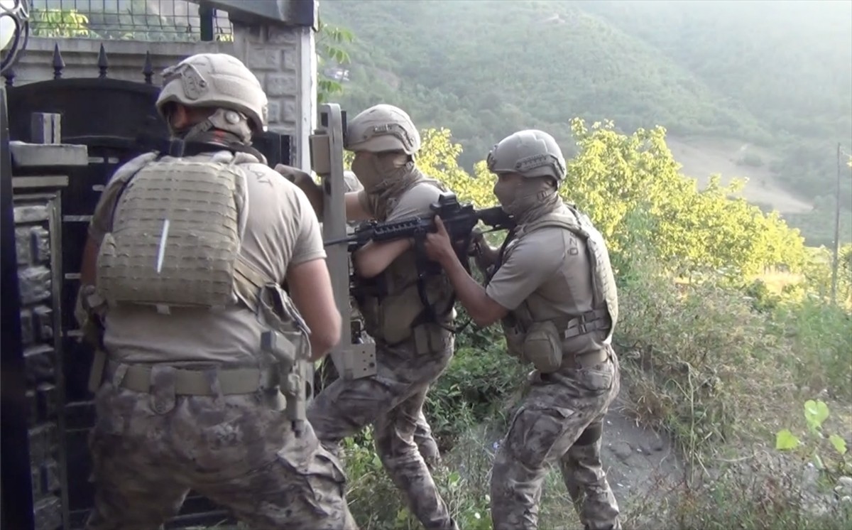 Samsun'da düzenlenen yasa dışı bahis operasyonunda 9 şüpheli gözaltına alındı.