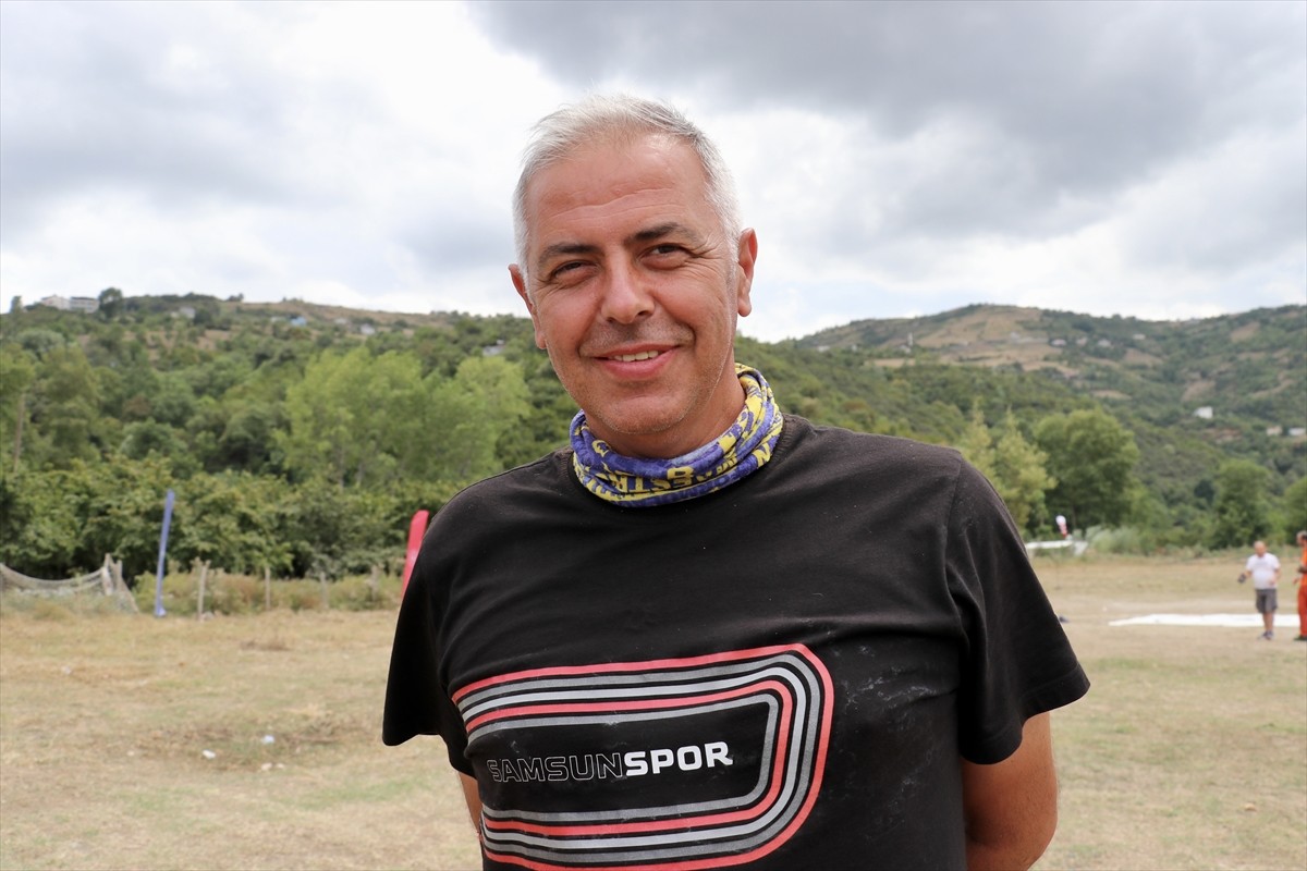 Samsun'da, Türkiye Hava Sporları Federasyonunca (THSF) amaç Paraşütü Karadeniz Bölgesi Hedef...