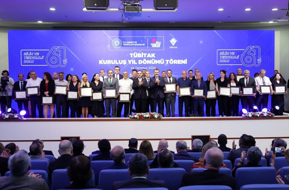 Sanayi ve Teknoloji Bakanı Mehmet Fatih Kacır, TÜBİTAK Başkanlık Binası Feza Gürsey Toplantı...