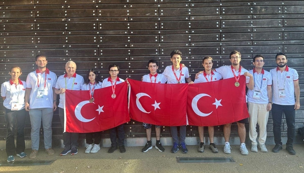 Sanayi ve Teknoloji Bakanı Mehmet Fatih Kacır, TÜBİTAK Bilim Olimpiyatları Programı kapsamında...