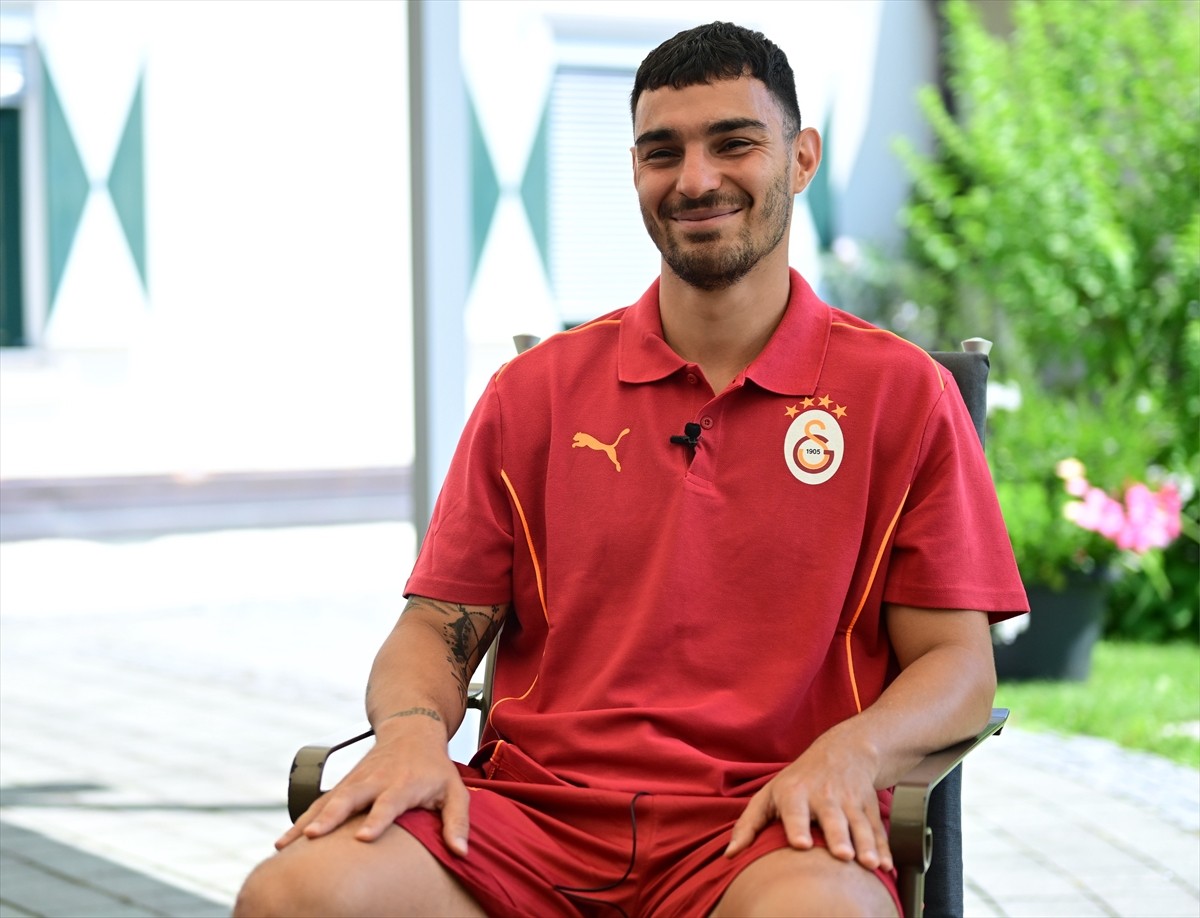 Sarı-kırmızılı takımla Avusturya'nın Steiermark eyaletinin Liezen bölgesindeki Irdning kasabasında...