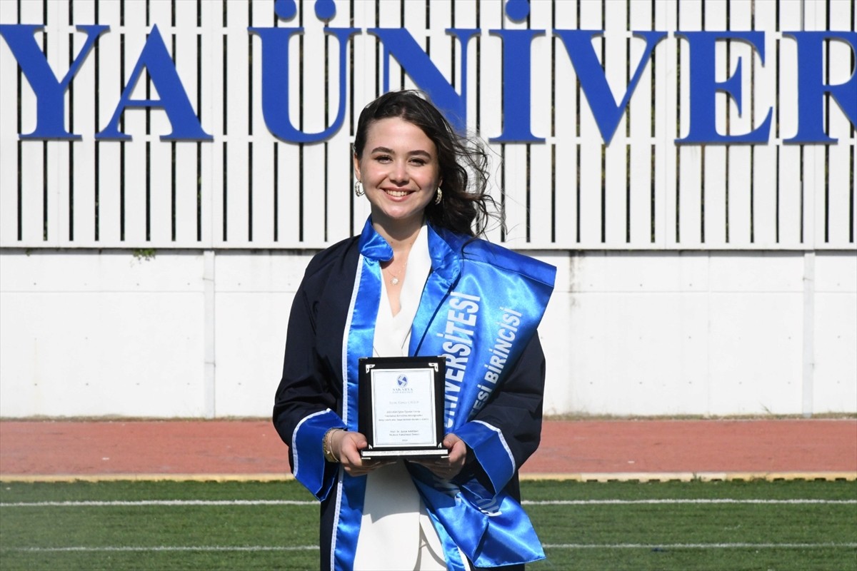 Sinop'ta meslek lisesinden mezun olan Gamze Uygun, azimle çalışıp kazandığı Sakarya Üniversitesi...