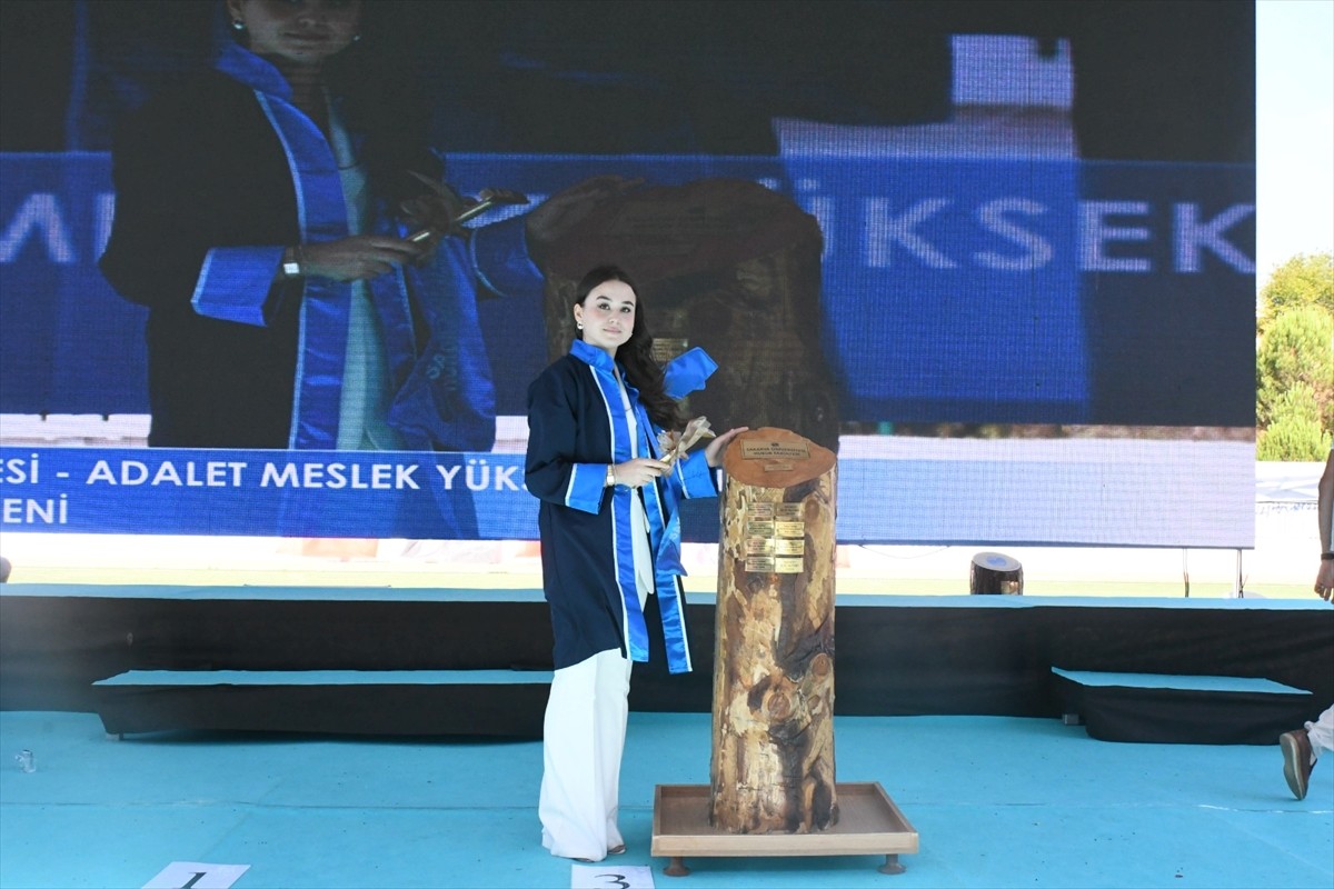 Sinop'ta meslek lisesinden mezun olan Gamze Uygun, azimle çalışıp kazandığı Sakarya Üniversitesi...
