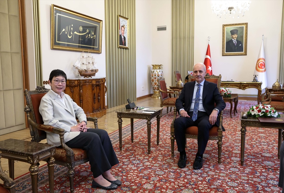 TBMM Başkanı Numan Kurtulmuş, Singapur'un Ankara Büyükelçisi Li Peng Kok'u makamında kabul...