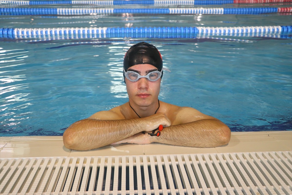 Tekirdağ'da yaşayan dünya şampiyonu milli sporcu Nida Bulut, yüzmeden sıkılıp 2 yıl önce başladığı...