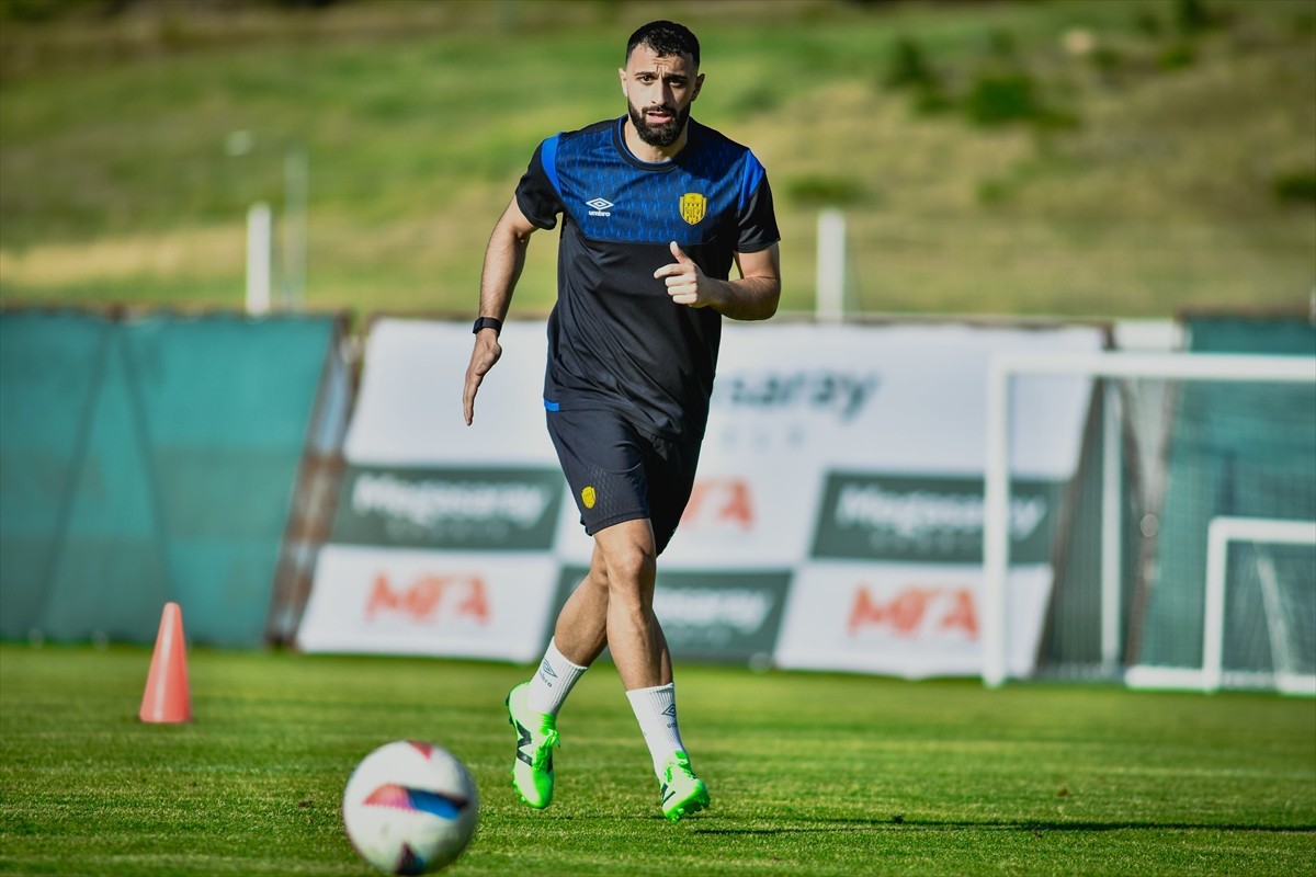 Trendyol 1. Lig takımlarından MKE Ankaragücü, Kayseri'deki Erciyes Yüksek İrtifa Kamp Merkezi'nde...