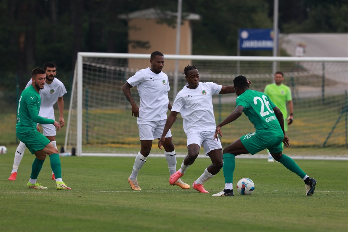 Trendyol Süper Lig'in yeni takımlarından Sipay Bodrum FK (yeşil forma) hazırlık maçında...