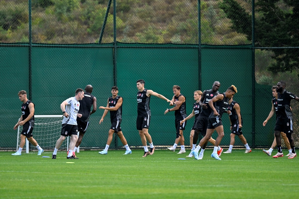 Trendyol Süper Lig ekiplerinden Beşiktaş, BJK Nevzat Demir Tesisleri'nde sezon hazırlıklarına...