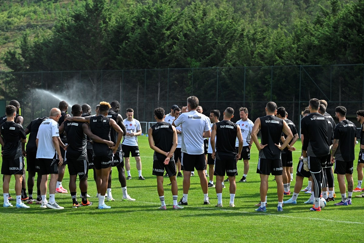 Trendyol Süper Lig ekiplerinden Beşiktaş, BJK Nevzat Demir Tesisleri'nde sezon hazırlıklarına...