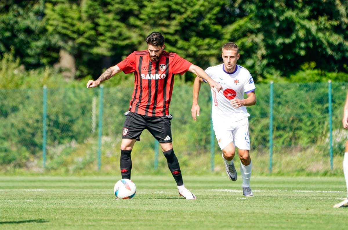 Trendyol Süper Lig ekiplerinden Gaziantep FK, hazırlık maçında Kosova takımlarından FC Prishtina...