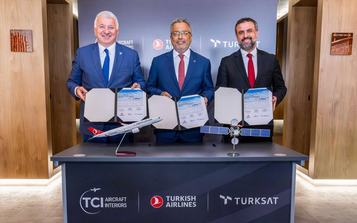 Türk Hava Yolları (THY), bu yıl sonundan başlamak ve iki yılda tamamlanmak üzere tüm uçaklarında...