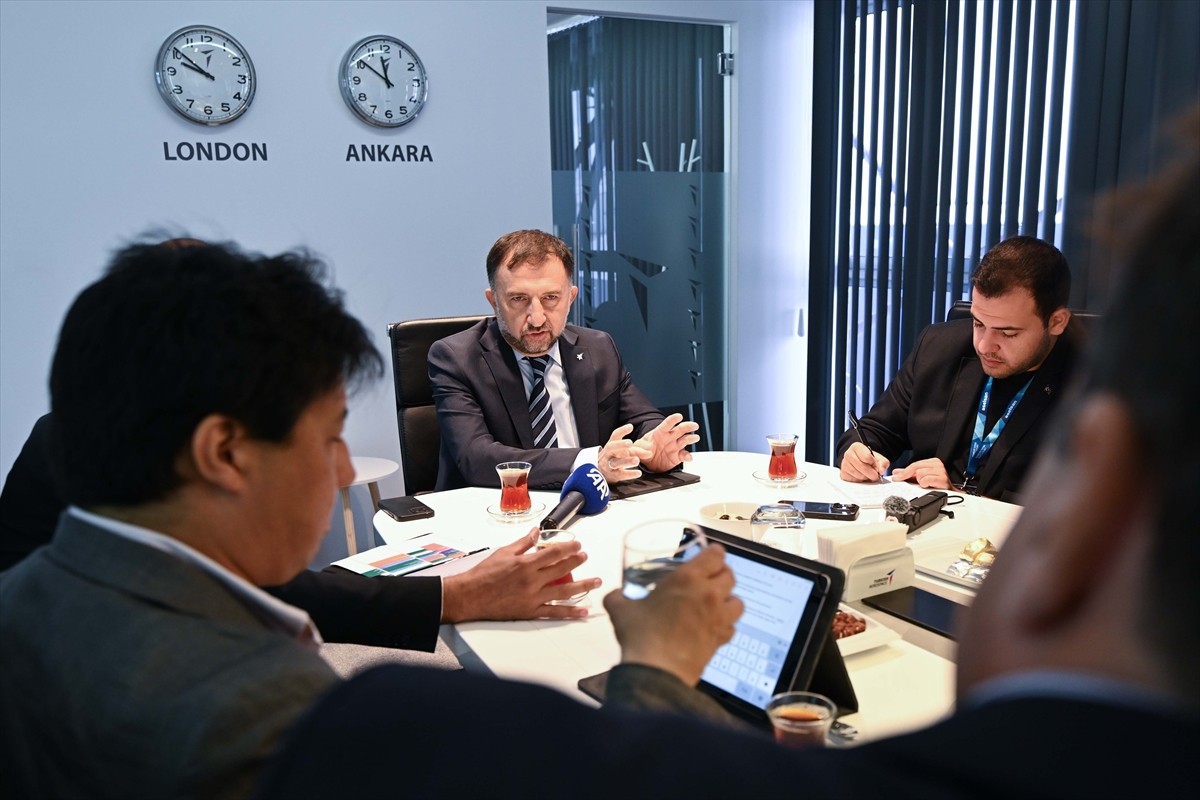 Türk Havacılık Uzay Sanayii (TUSAŞ) Genel Müdürü Mehmet Demiroğlu, İngiltere'de düzenlenen ve...