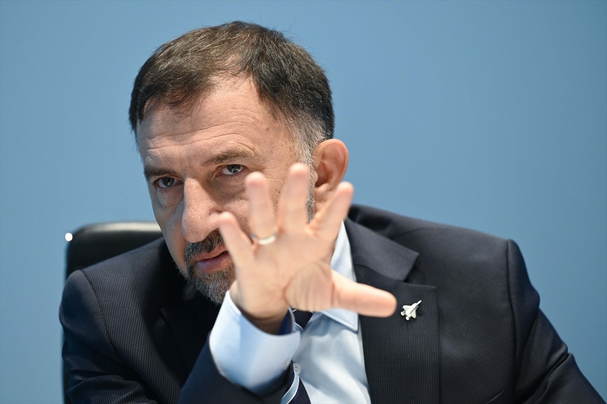 Türk Havacılık Uzay Sanayii (TUSAŞ) Genel Müdürü Mehmet Demiroğlu, İngiltere'de düzenlenen ve...