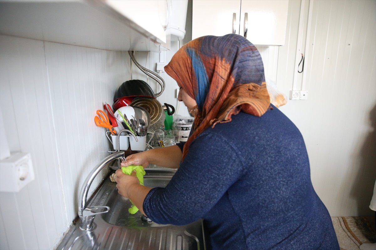 Türk Kızılay, 6 Şubat 2023'teki Kahramanmaraş merkezli depremlerin ardından kurulan konteyner...