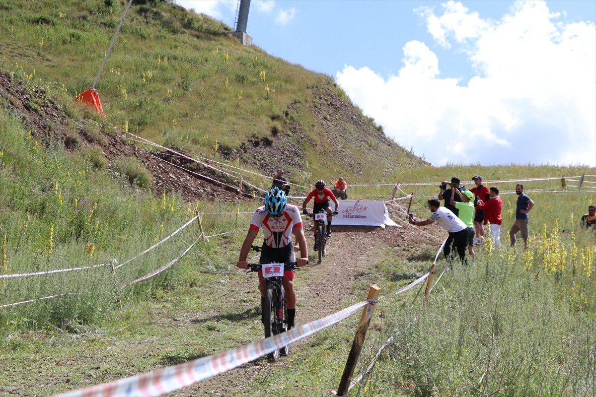 Türkiye Bisiklet Federasyonu tarafından Erzurum'da düzenlenen Türkiye Dağ Bisikleti Şampiyonası...