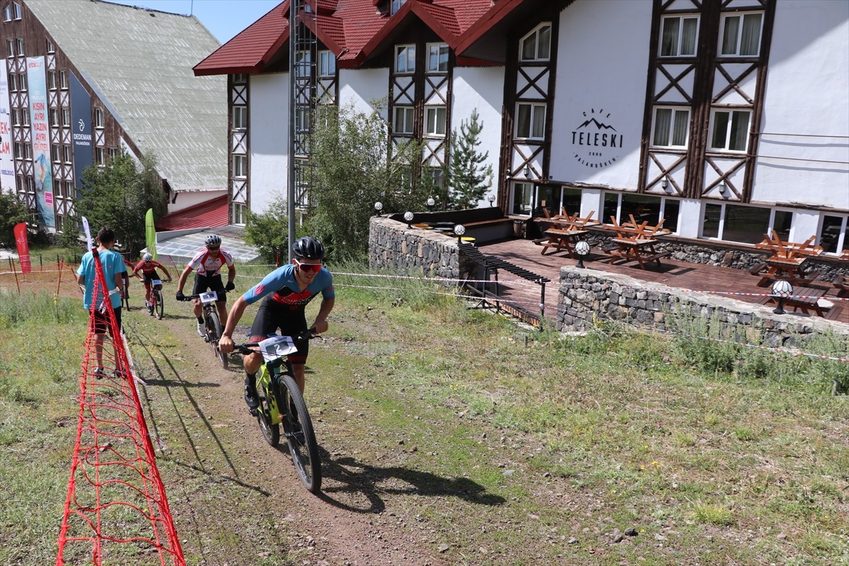 Türkiye Bisiklet Federasyonu tarafından Erzurum'da düzenlenen Türkiye Dağ Bisikleti Şampiyonası...